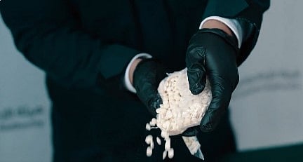 "زاتكا" تُحبط تهريب أكثر من 269 ألف حبة من الإمفيتامين المخدر في منفذ الحديثة