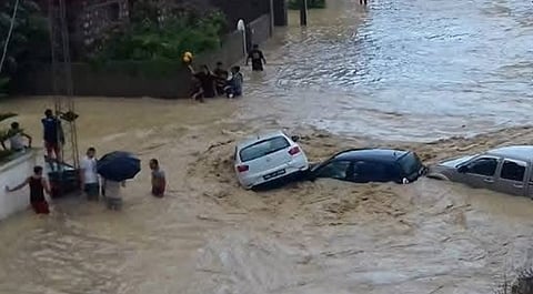 المغرب ينشر قوات الجيش للمساعدة في إجلاء الآلاف بعد فيضانات
