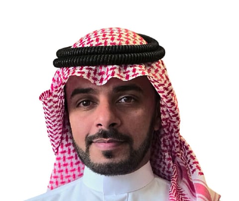 الفلكي ملهم هندي: نشاط استثنائي للشمس خلال 24 ساعة.. 5 انفجارات ستصل للأرض على مراحل متتابعة 