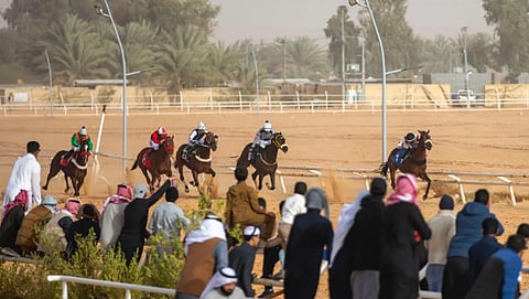 ميدان فروسية الجوف يتوج 20 فائزًا في ختام حفل السباقات التاسع