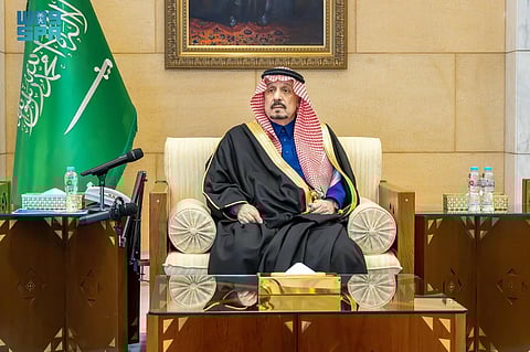 أمير الرياض يُسلِّم وثائق تملّك الوحدات السكنية للمستفيدين من تبرع ولي العهد