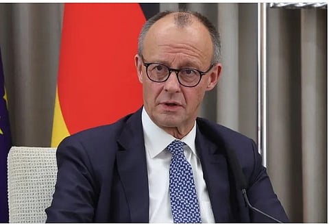 المستشار الألماني يصل إلى الرياض وفي مقدمة مستقبليه نائب أمير المنطقة