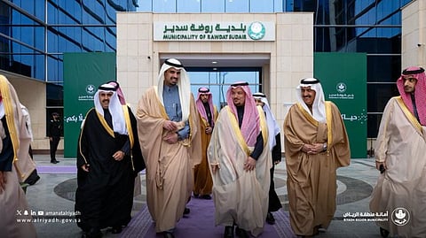 أمين منطقة الرياض يفتتح مبنى بلدية روضة سدير