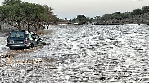 حرس الحدود يدعو إلى الابتعاد عن مجرى السيول والأودية أثناء هطول الأمطار