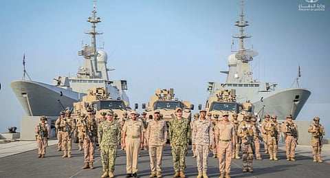 القوات البحرية ونظيرتها الأمريكية تنفذان تمرين «المدافع الأزرق 26» بجدة