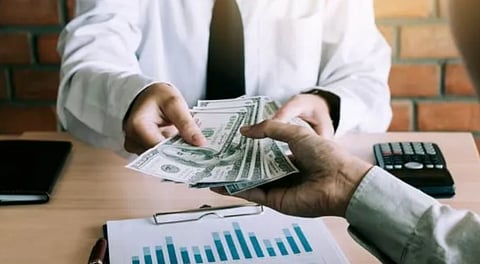 مستشار أعمال ينصح بتجنب القروض في تمويل المشروعات