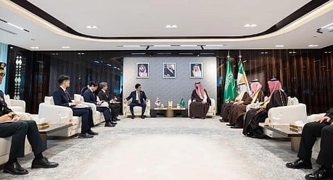 وزير الحرس الوطني يستقبل وزير الدفاع الوطني لجمهورية كوريا