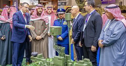 الأمير خالد بن سلمان يزور جناح وزارة الداخلية في معرض الدفاع العالمي 2026