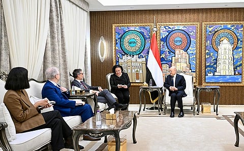 العليمي: دعم الدولة اليمنية استثمار مباشر في أمن واستقرار المنطقة والعالم