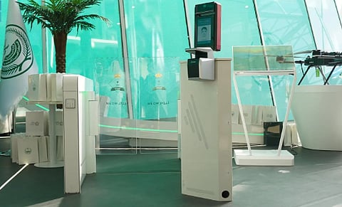 «الداخلية» تستعرض خدمة «البوابات الإلكترونية اللاتلامسية» في معرض الدفاع العالمي