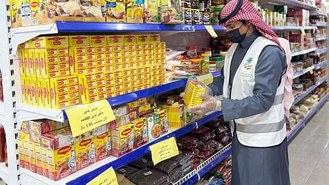 استعدادًا لرمضان.. «رياض الخبراء» تعزز الرقابة الصحية وتزيّن الطرقات بالمجسمات المضيئة