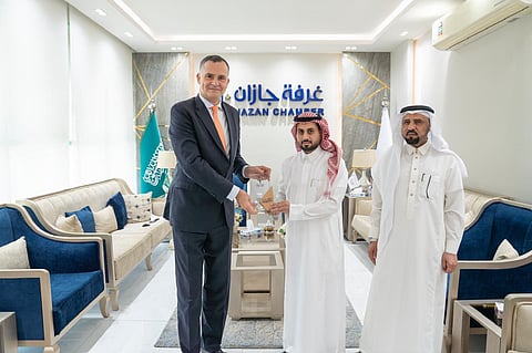  كريستوف فارنو يزور غرفة جازان