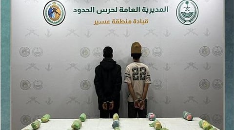 القبض على مخالفين يمنيين وإثيوبيين لتهريبهما الإمفيتامين والقات بجازان وعسير