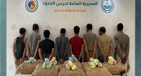 القبض على 8 مخالفين يمنيين لتهريبهم 160 كجم من القات بعسير