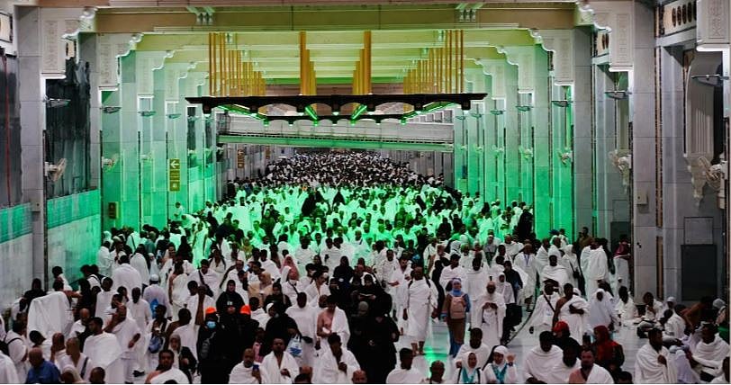 مكة المكرمة: لوحة لغوية عالمية في رحاب المسجد الحرام تدار بكفاءة تنظيمية رفيعة