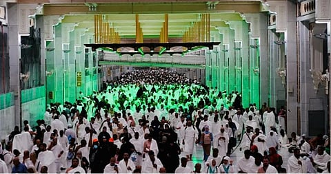 في رحاب المسجد الحرام.. منظومة تشغيلية متكاملة تُجسّد عالمية الرسالة الدينية