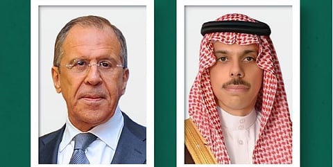 وزير الخارجية يبحث الموضوعات ذات الاهتمام المشترك مع نظيره الروسي