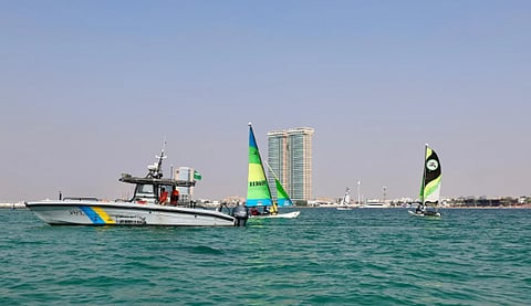حرس الحدود يشارك في تنظيم تحدي «أبحر واسبح» بجدة