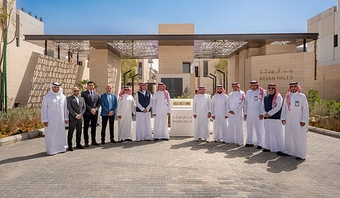 الرئيس التنفيذي لـNHC يدشّن قرية ريجان هيلز السكنية في وجهة خزام