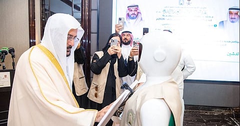 «آل الشيخ» يدشن برامج خادم الحرمين لتوزيع المصاحف والتمور وتفطير الصائمين 