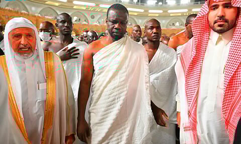 رئيس وزراء السنغال يؤدي مناسك العمرة