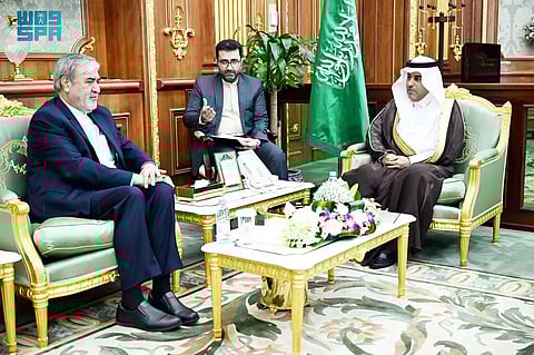 نائب رئيس مجلس الشورى يلتقي رئيس لجنة الأمن القومي والسياسة الخارجية لمجلس الشورى الإيراني
