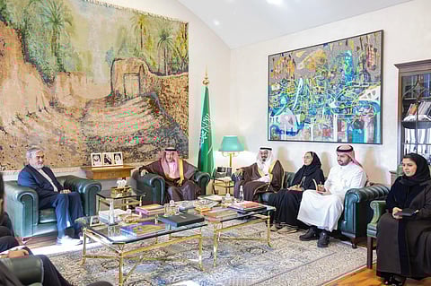 نائب وزير الخارجية يبحث العلاقات الثنائية مع رئيس لجنة الأمن القومي والسياسة الخارجية لمجلس الشورى الإيراني