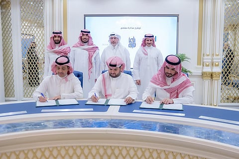 توقيع مذكرة تفاهم لتطوير فندق وشقق مخدومة ووحدات سكنية في منطقة البحيرة بمشروع "الوادي" في مدينة أبها