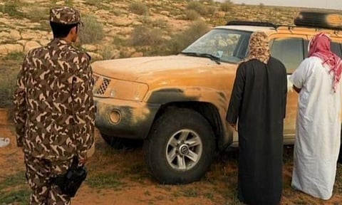 ضبط مواطن ومقيم خليجي لارتكابهما مخالفتي قطع مسيجات ودخول محمية دون ترخيص