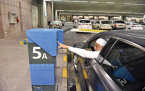 مواقف السيارات بالمسجد النبوي