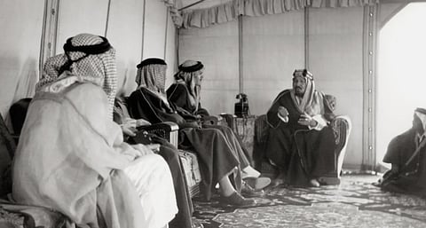 عضو سابق بالمجلس الاقتصادي: الاكتشافات النفطية نقطة تحوّل ببدايات الاقتصاد السعودي 