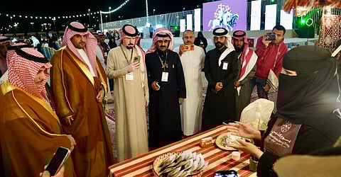 أمانة القصيم تختتم مهرجان السمن والسمين السادس بعقلة الصقور