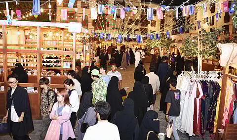 أسواق جدة تستقطب الزوار والمتسوقين في ليالي رمضان 