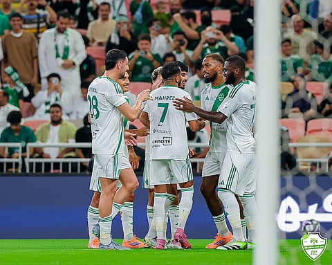 الأهلي يسعى إلى صدارة دوري روشن أمام الرياض الليلة