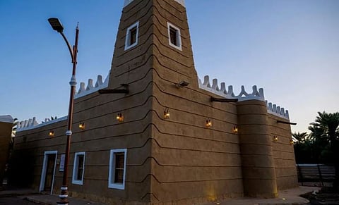 مشروع الأمير محمد بن سلمان لتطوير المساجد التاريخية يطوّر مسجد أبو بكر الصديق بنجران 