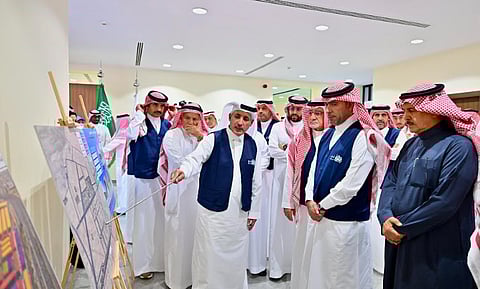 وزير البلديات والإسكان يختتم زيارته إلى جدة بتفقد المشاريع التنموية