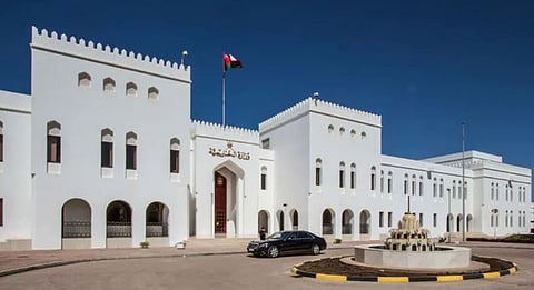 وزير الخارجية العُماني لنظيره الإيراني: ندعو إيران لتفادي كل ما يقوض ويؤرق علاقات حسن الجوار