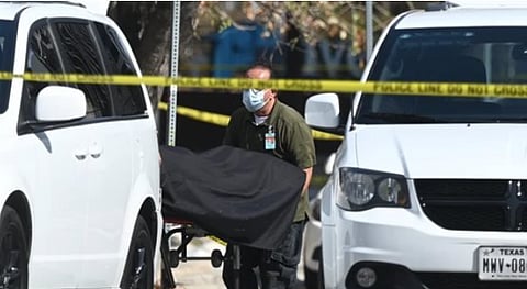 شخص يرتدي قميصًا عليه علم إيران يقتل ويصيب 16 شخصًا في إطلاق نار بأمريكا