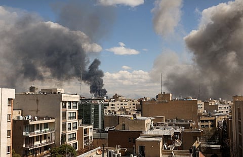 قصف أجزاء من مقر الإذاعة والتلفزيون الإيراني في طهران