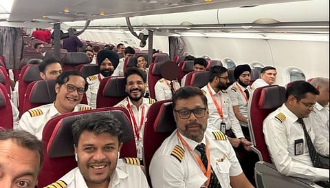 مشهد نادر.. إعادة 100 طيار هندي على متن رحلة واحدة من مطار دبي الدولي