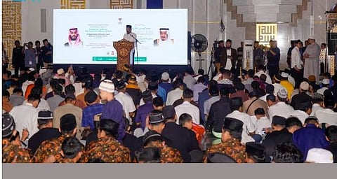 «الشؤون الإسلامية» تنفذ برنامجي خادم الحرمين الشريفين لتوزيع التمور وتفطير الصائمين في كوت ديفوار وإندونيسيا