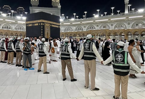 1100 كشاف يقدّمون خدماتهم للمعتمرين والزوار بالحرمين الشريفين 