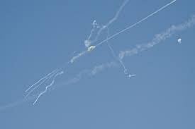 6 إصابات في أبوظبي بعد سقوط شظايا مُسيّرة في منطقة «أيكاد 2»