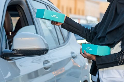 موظفو طيران ناس يطلقون مبادرة تطوعية لإعداد وتوزيع 3000 وجبة إفطار صائم في الرياض