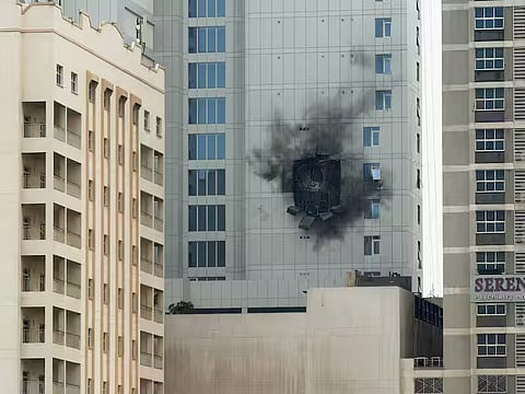 تعرض مبنى مجاور لمقر الأسطول الخامس التابع للبحرية الأمريكية في الجفير بالبحرين لأضرار جراء هجوم شنته طائرة إيرانية مسيرة 