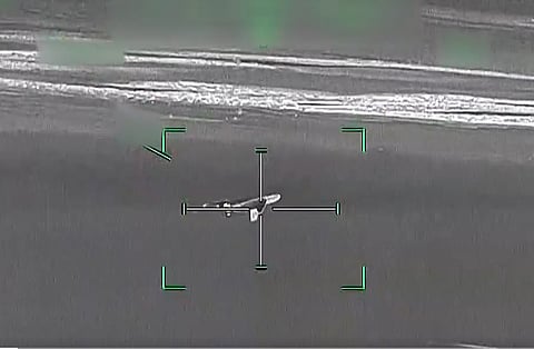 «الدفاع الإماراتية» تبث مشاهد اعتراض وتدمير طائرات مسيّرة إيرانية