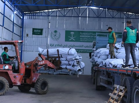 وصول قافلة مساعدات إنسانية جديدة مقدمة من مركز الملك سلمان للإغاثة إلى قطاع غزة