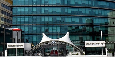 السيطرة على حريق خزاني وقود في مطار الكويت الدولي