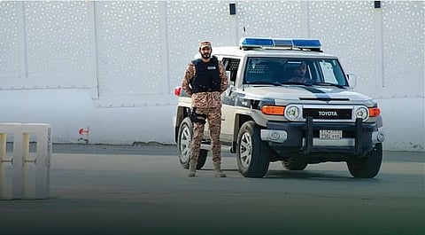 دوريات الأمن بمنطقة الحدود الشمالية تضبط 3 مقيمين لممارستهم التسول