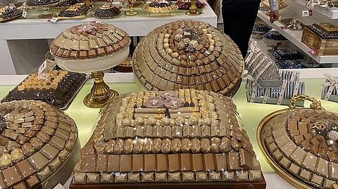 أسواق مكة تتزين بحلوى العيد.. إقبال واسع مع اقتراب عيد الفطر